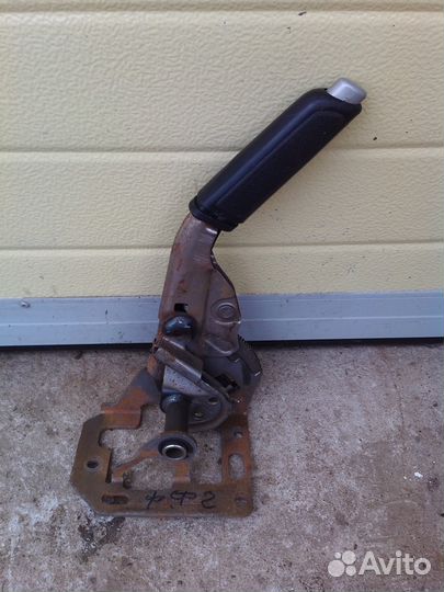 Форд Фокус 2-рычаг стояночного тормоза