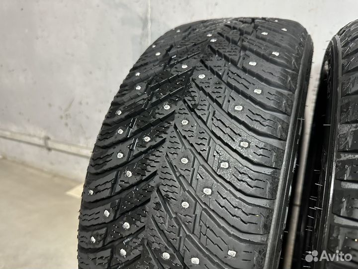 Nokian Tyres Hakkapeliitta 10p 215/50 R17