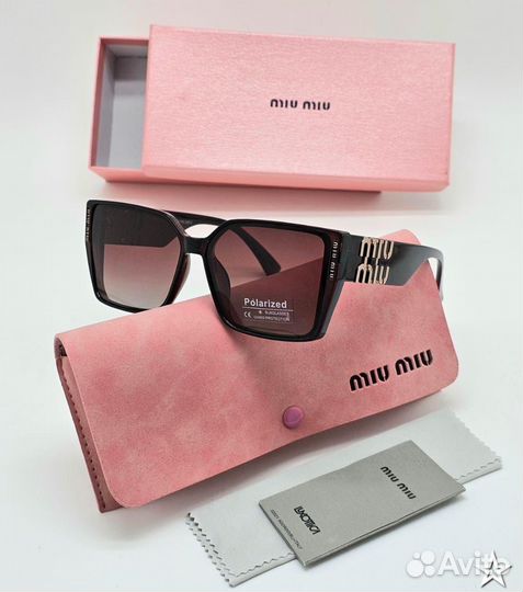 Солнцезащитные очки Miu Miu