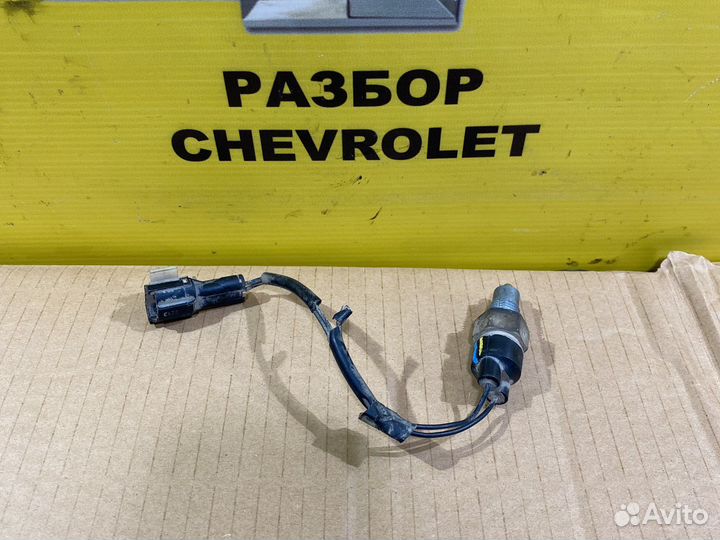 Датчик заднего хода Шевроле aveo 1.2
