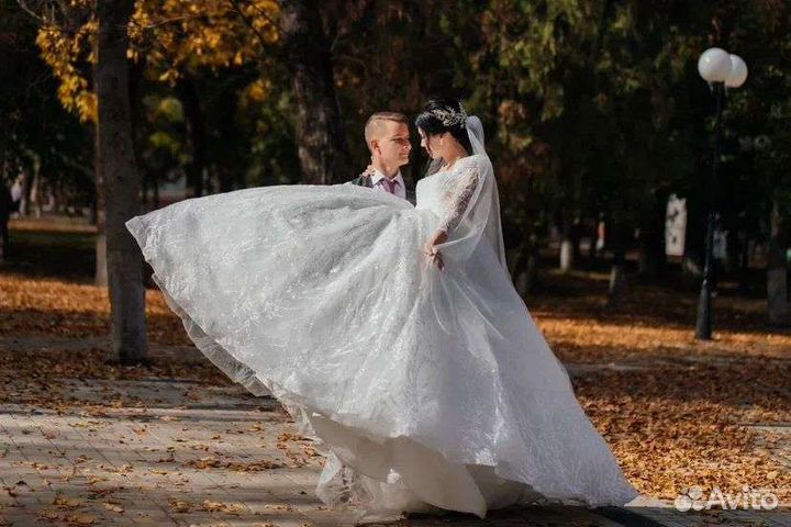 Свадебное платье со шлейфом 44-46