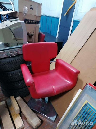 Зеркало кресло стол