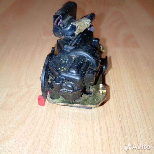 Замок багажника Chrysler Voyager 4