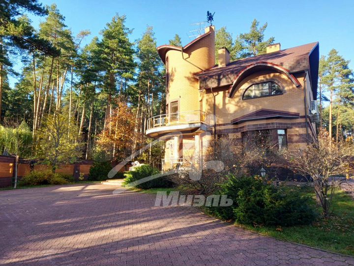 Коттедж 400 м² на участке 50 сот.
