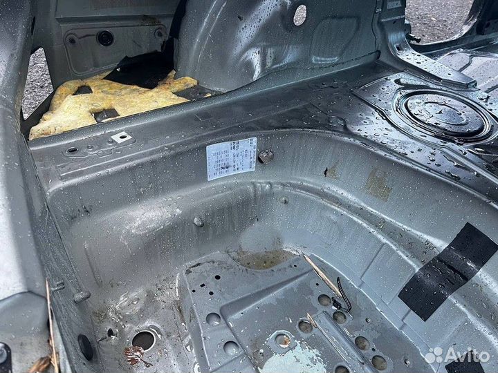 Ниша запасного колеса Audi A4