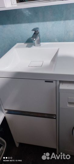 Раковина над стиральной машиной с тумбой