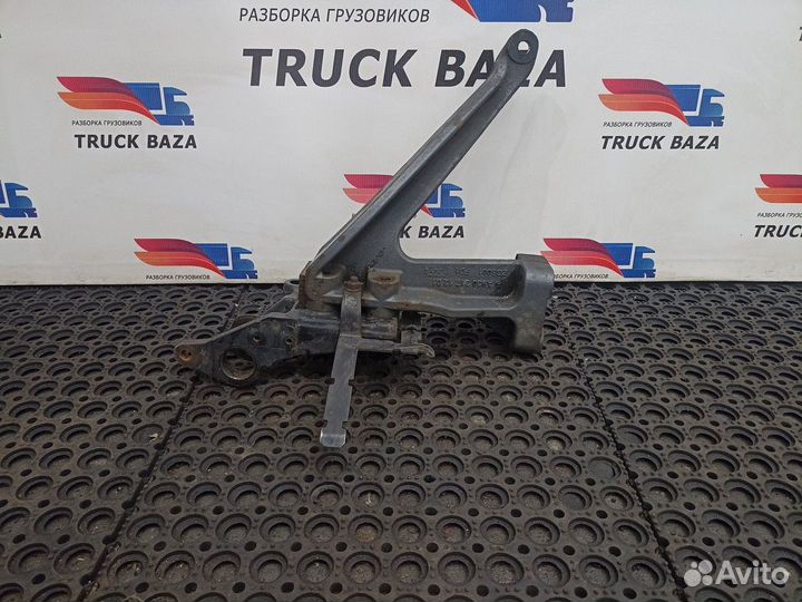 Кронштейн кабины передний левый