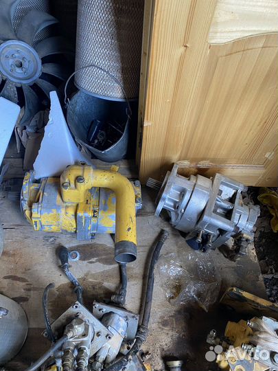 Komatsu D155A5 насосы