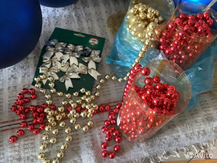 Новогодние игрушки, украшения, цепочки, гирлянды и