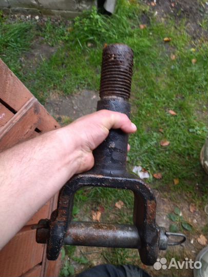 Буксировочный крюк