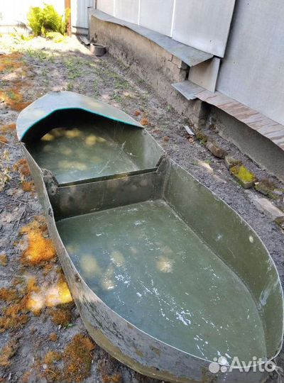 Лодка металлическая