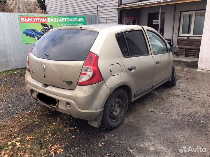 Renault Sandero 2011 год в полный разбор