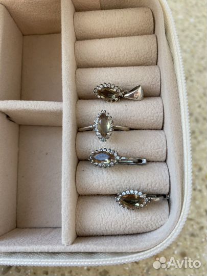 Комплект с султанитом