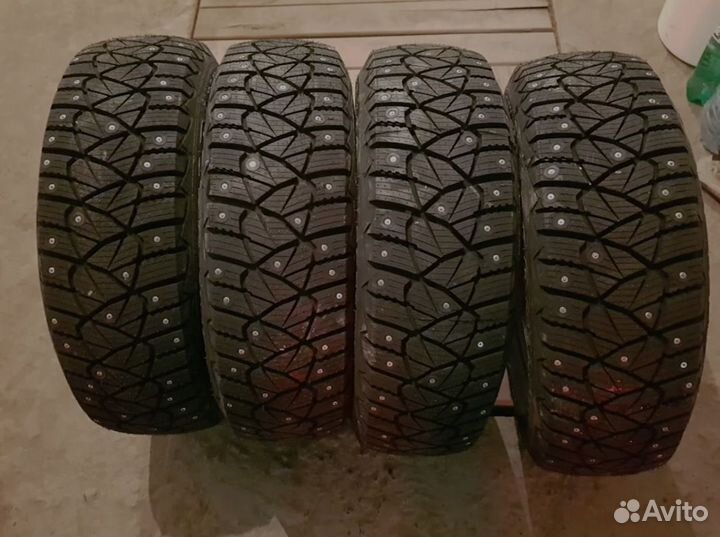 Колеса в сборе r16 зимние Goodyear