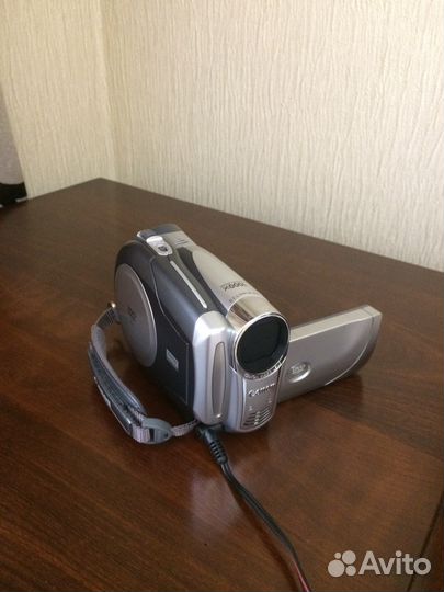 Видеокамера Canon DC220 новая