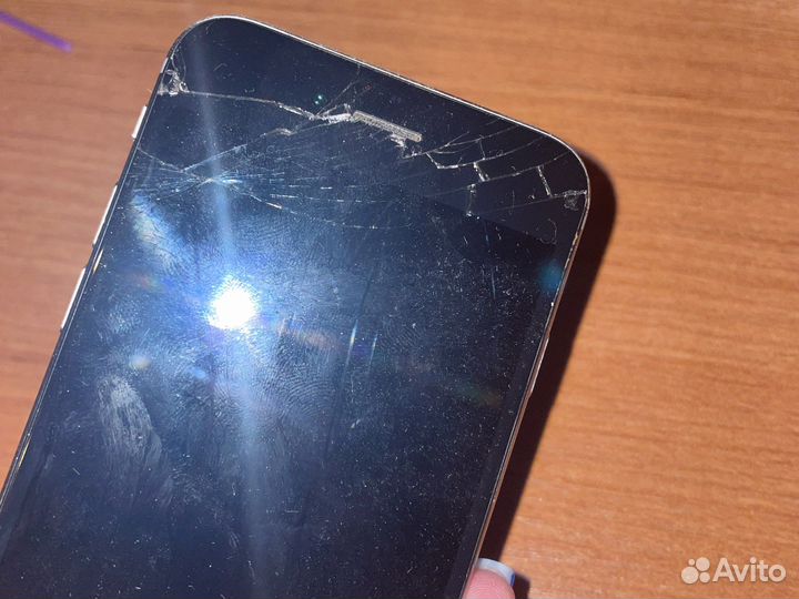 Телефон iPhone 6s