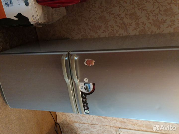Холодильник Samsung