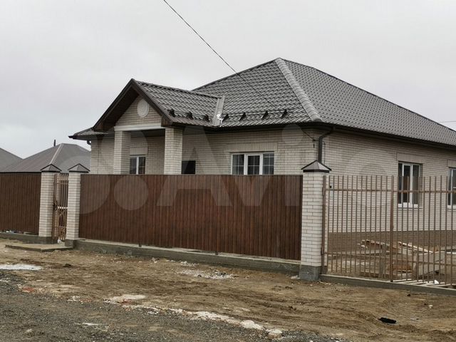 Домики в астрахани. Дом продайся ахтубинск владимировка. Авито астраханская область свежие объявления. Дом в пригородах астрахани. Осыпной бугор астраханская область.