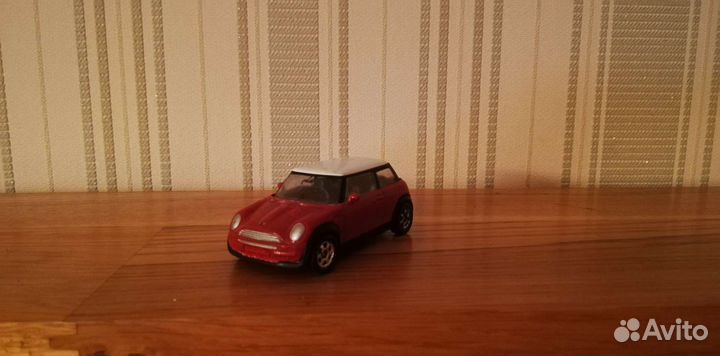 22) Коллекционные машинки в ассортименте