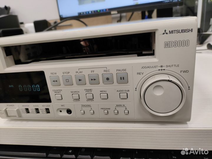 Видеомагнитофон Mitsubishi HS-MD3000 S-VHS