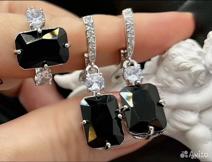 Серьги и кольцо с кристаллами оникс