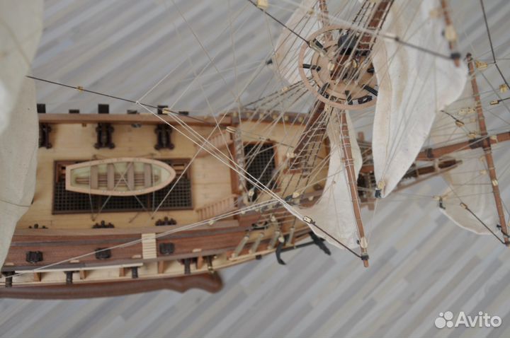 Деревянная модель корабля
