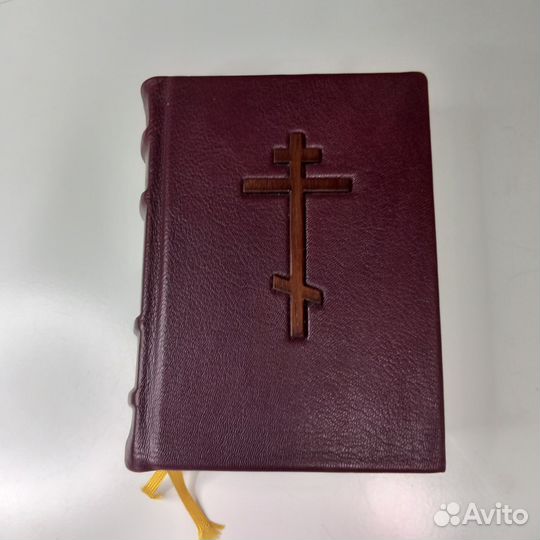 Святое евангелие в кожаном переплете