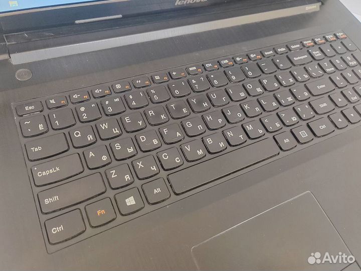 Ноутбук Lenovo с 17 дюймами и Windows 10 Обмен