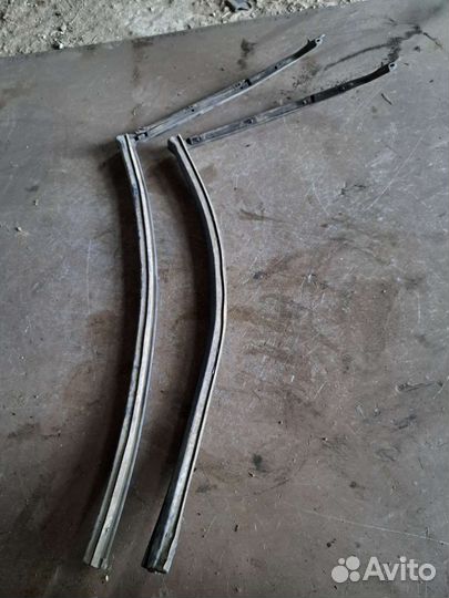 Уплотнитель крыла задний левый Porsche Cayenne