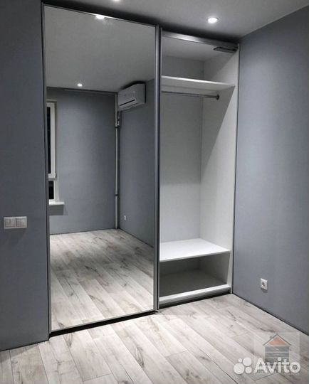Шкаф купе с зеркалом