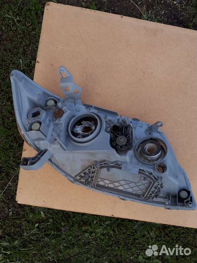 Фары на тойоту короллу филдр 2005 г