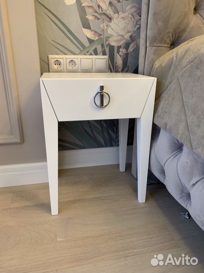 Тумба прикроватная белая