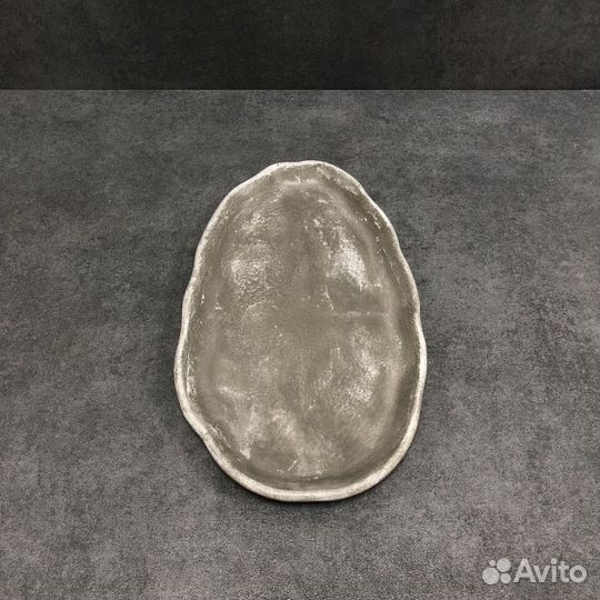 Овальный бетонный поднос