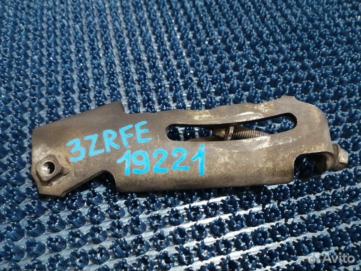 Натяжитель ремня генератора Toyota Noah