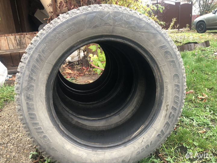 Bridgestone Ice Cruiser 7000 215/60 R16 92T