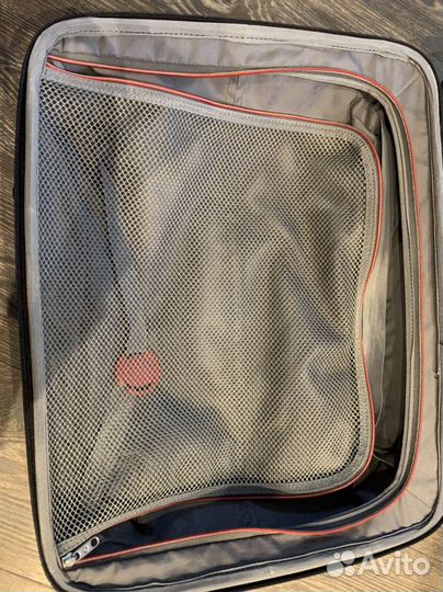 Чемодан на колесах samsonite