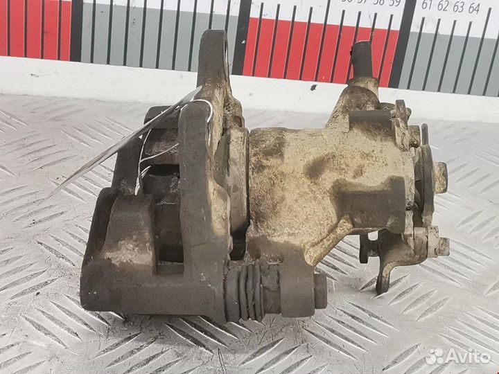Суппорт задний правый для Audi A4 B5 8D0615424