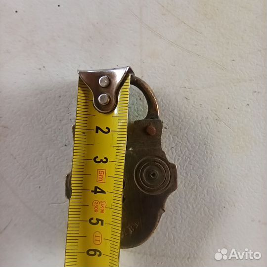 Замок бронзовый