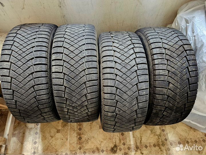 Pirelli Ice Zero FR 225/50 R17