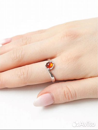 Серебряное кольцо с янтарем