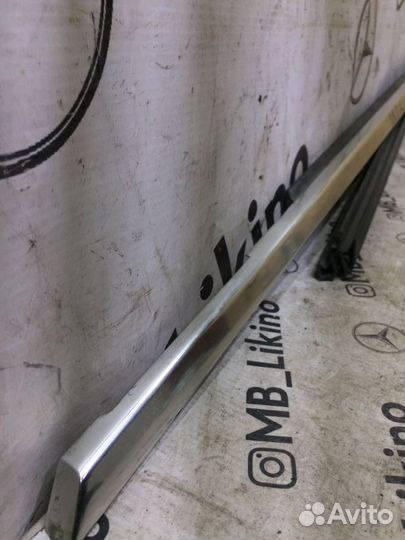 Молдинг стекла передний левый Mercedes Cls-Class