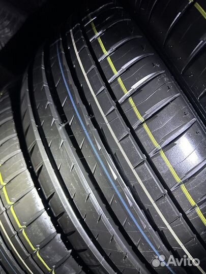 Michelin Pilot Sport 4 235/45 R18 98Y