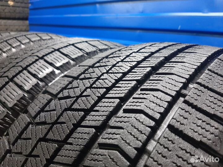 Bridgestone Blizzak VRX2 225/50 R17 96S