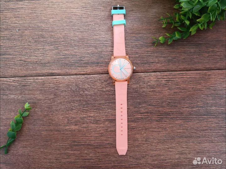 Часы женские, персиковые Calvin Klein