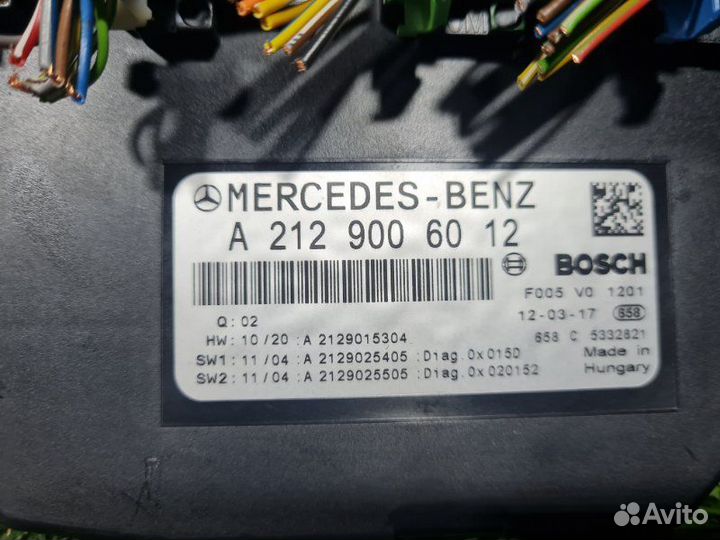 Блок предохранителей под капот Mercedes-Benz