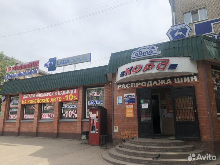 Продавец автозапчастей