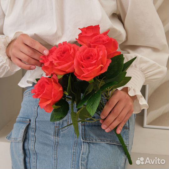 Искусственный букет цветов из 7 голов розы