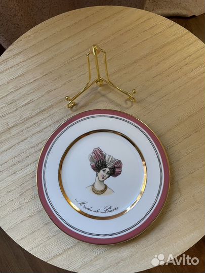 Фарфоровая коллекционная декоративная тарелка