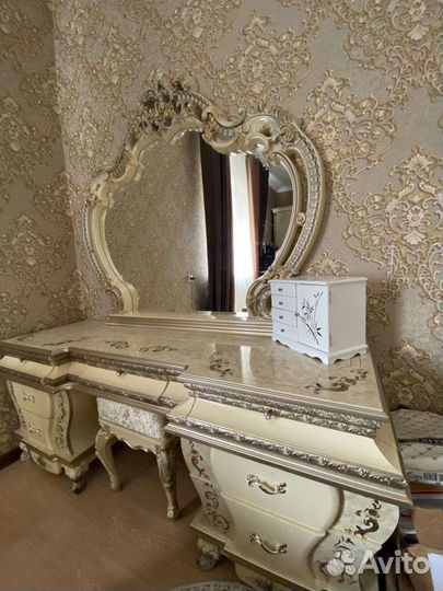 Спальный гарнитур