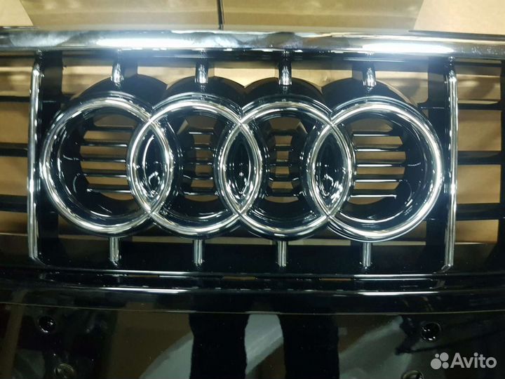 Решетка радиатора Audi Q7 2005г - 2015г
